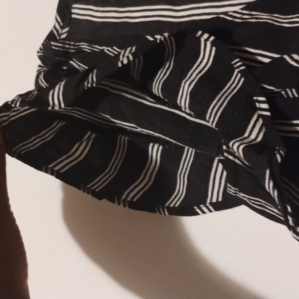 LOFT | Petite Striped Flutter Sleeve stripe with two sides pockets Romper Size S - Picture 5 of 14